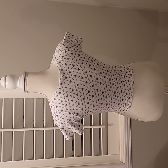 NWOT Brandy Melville John Galt Flowered Knit Cropped Top - Picture 5 of 8